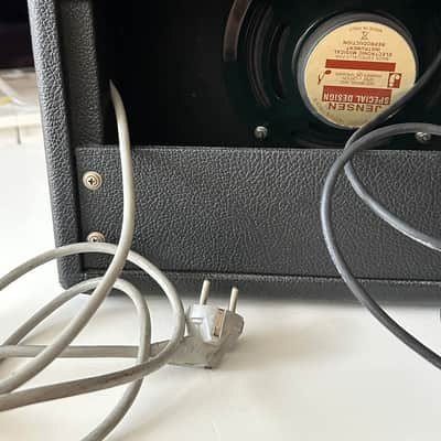 FENDER VIBRO CHAMP 1978 EU version 200-240 volt, incl. Footswitch image 11