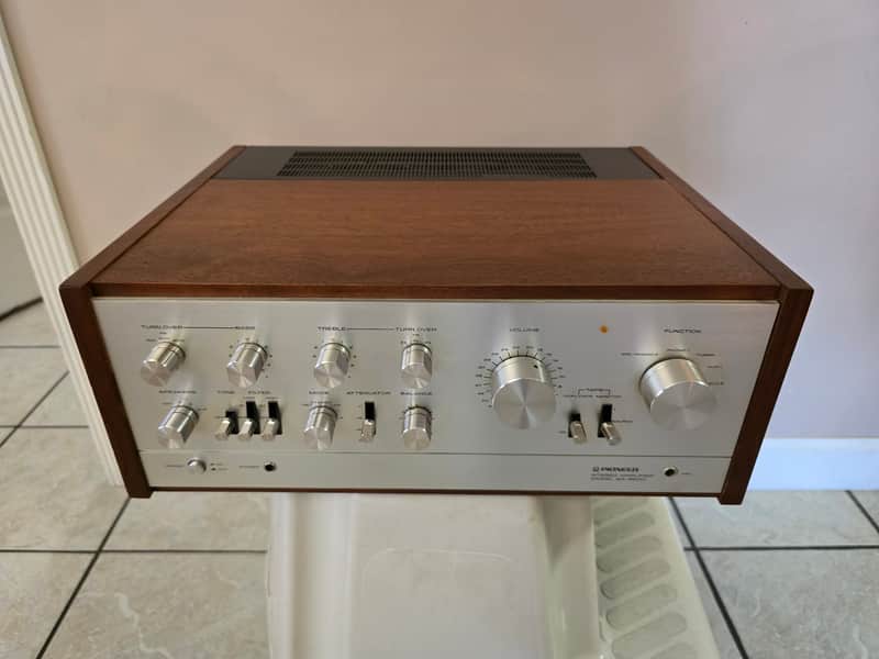 Pioneer SA-9500 80-Watt Stereo Solid-State Integrated Amplifier 1975 - 1979 - Silver image 1
