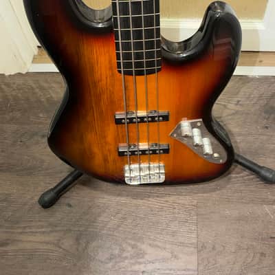 Squier Vintage Modified Jazz Bass Fretless 2007 - 2018 - 3-Color Sunburst image 2