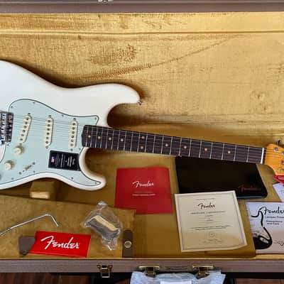 Fender American Vintage II 1961 Stratocaster  - Olympic White /8lbs. 0.2oz. #V2439455 image 1