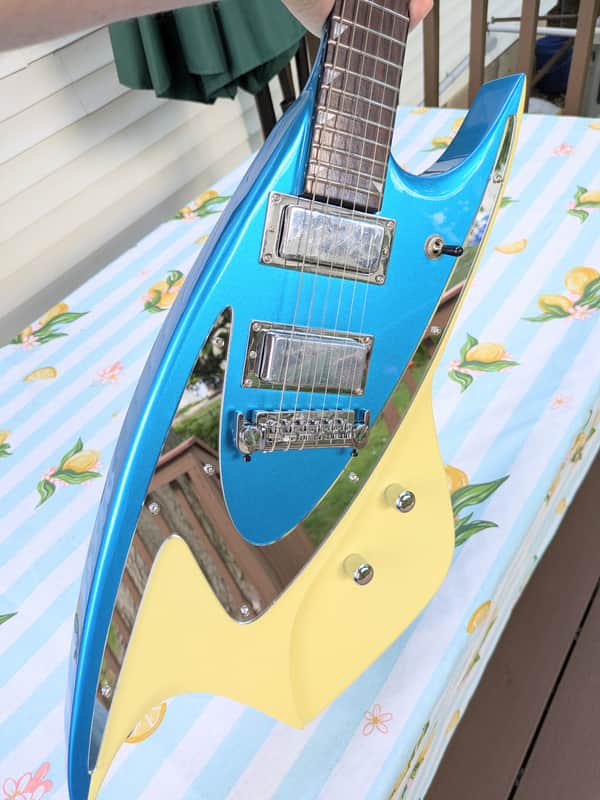 Firefly FFSK 2026 - Metallic blue and white image 1