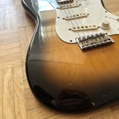 Fender Stratocaster 1983 - 2 Tone Sunburst image 3