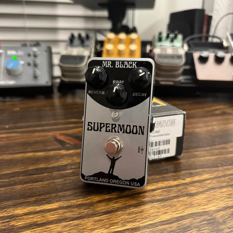 Mr. Black Supermoon Chrome