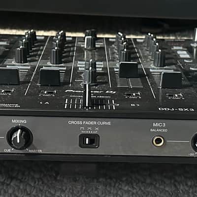 Pioneer DDJ-SX3 4-Channel Serato DJ Controller 2010s - Black image 9
