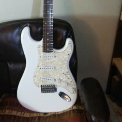 Squier Vintage Modified Stratocaster Strat MIJ Alnico 52 Pickups Fender Big Block Tremolo Bridge image 1
