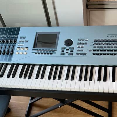Yamaha Motif XS 8 Production Synthesizer 2000s - Gray image 3