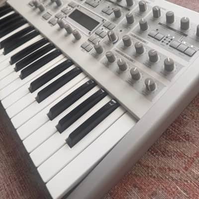 Access Virus TI Polar 37-Key Digital Synthesizer 2005 - White image 10