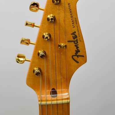 2007 Fender American Vintage 1957 Commemorative Stratocaster Electric Guitar, Maple Fingerboard, White Blonde w/ Case image 9