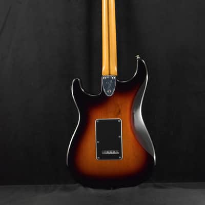 Mint Fender Vintera II '70s Stratocaster 3-Color Sunburst Maple Fingerboard image 7