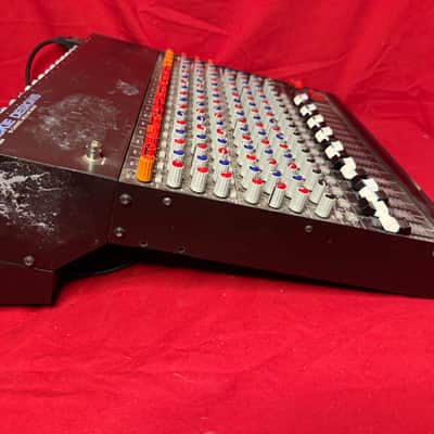 Mackie 1604 + XLR10 mic 16 channel mixer image 6