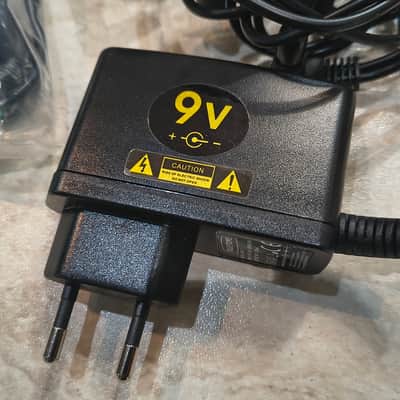 Truetone 1 Spot 9v Adapter Combo Pack with 8-Plug Daisy Chain and 5 Adaptors 2010s - Black image 2