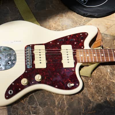 Fender Vintera '60s Jazzmaster with Pau Ferro Fretboard 2021 - Olympic White image 3