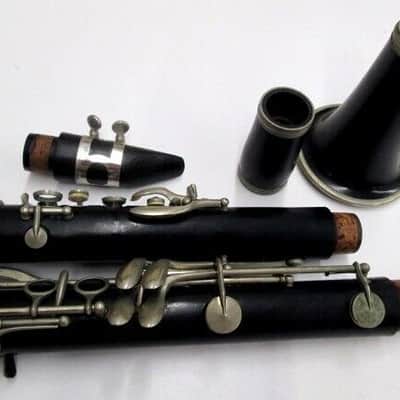 Artisan France Model 252 Intermediate Level Wood Clarinet w case, Good condition image 3