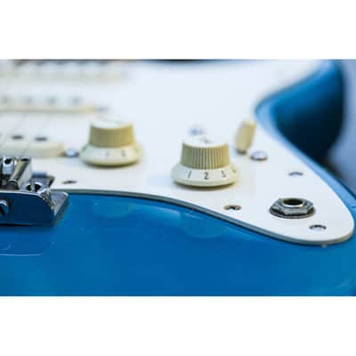 1984 Fender Standard Stratocaster (USA) with Rosewood Fretboard  sapphire blue image 19