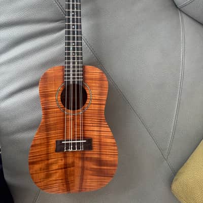 Island Ukuleles and Guitars of Kauai Custom Made 6 Strings 2010s - Koa image 2