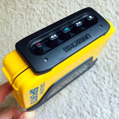 Sony WM-A53 [COLLECTIBLE] Walkman Cassette Player, Awesome Yellow, Working ! image 5
