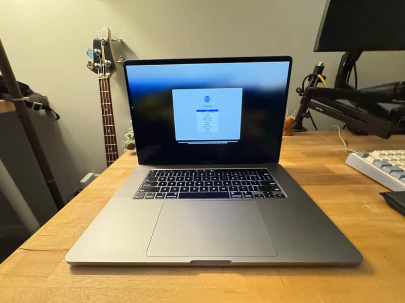 Apple MacBook Pro 16 inch 2019 - Space Gray image 1