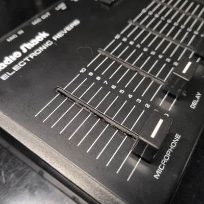 Realistic Radio Shack Analog Overdrive 32-1110 BBD Electronic Reverb - Black image 2