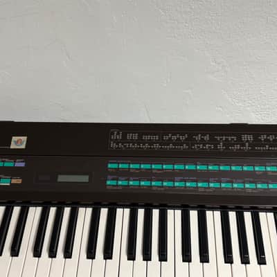 Yamaha DX7 Mk I w/ Factory Cartridge + VRC-101/102/103 + Manuals