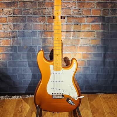 Stratocaster Fender Deluxe Neck, Fender Locking Tuners, Custom Shop ‘63 Pick Ups, MJT Candy Tangerine Body-Hard Case! image 1