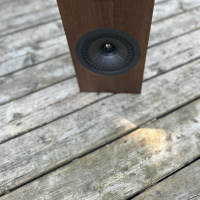 KEF  Q350 Speaker  2020's - Walnut image 2