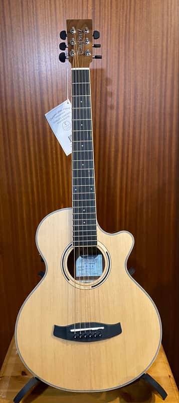 Tanglewood  DBT-TCE-BW Discovery Travel Electro-Acoustic image 1