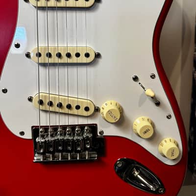 Fender Standard Stratocaster with Rosewood Fretboard 1998 - 2005 - Matte Red image 3