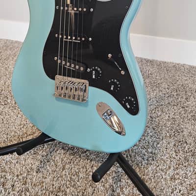 Squier Bullet Stratocaster HT W/ Seymour Duncan Pickups image 3