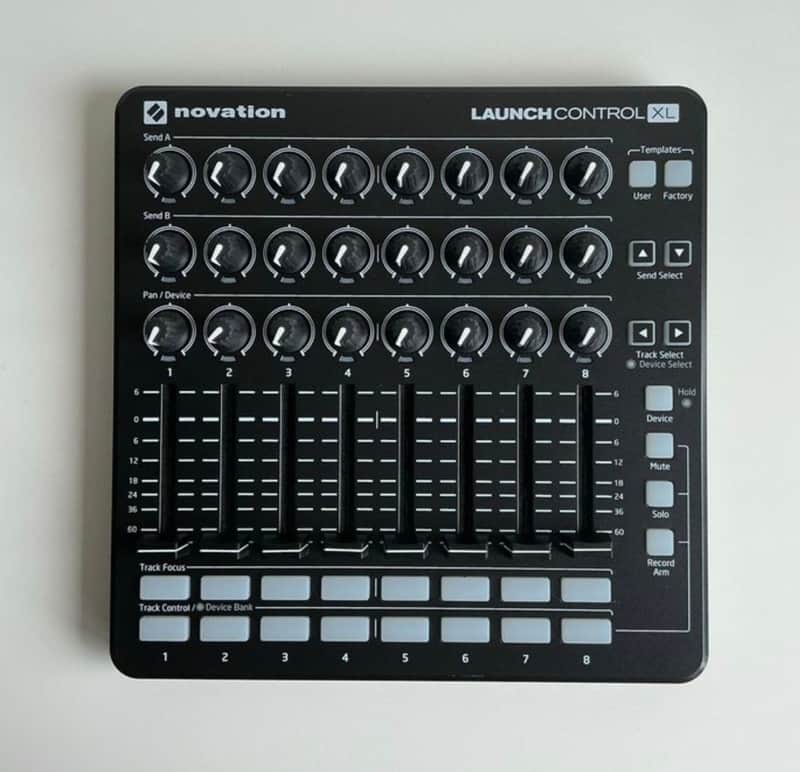 Immagine Novation Launch Control XL MK2 MIDI DAW Controller - 1