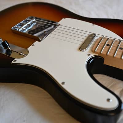 Fender Highway One Telecaster with Maple Fretboard 2006 - 2011 3-Color Sunburst image 2