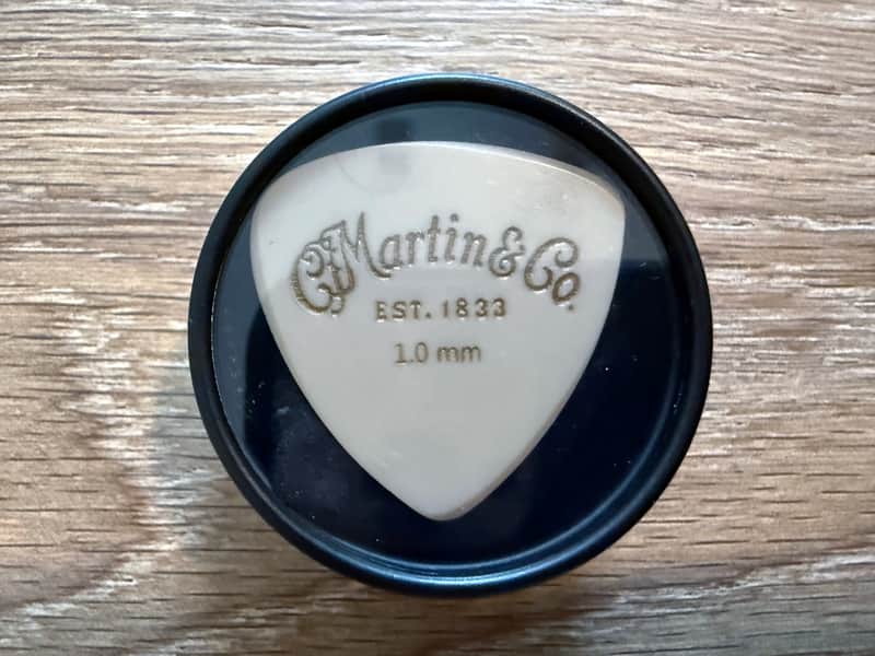 Martin LUXE Contour Pick & Acoustic Strings Bundle – D’Addario, Stringjoy & John Pearse image 1