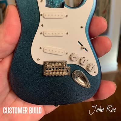 Fender Stratocaster Model Kit - Build Your Own Mini Strat! Kit by Axe Heaven Bild 5