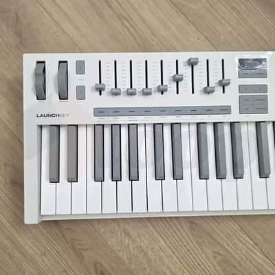 Novation Launchkey 49 MKIV MIDI Keyboard image 3