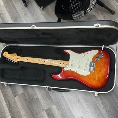 Fender Stratocaster Player plus 2013 - Cherry sunburst image 9