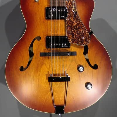 Godin 5th Avenue CW Kingpin II HB 2025/26 - Cognac Burst image 2