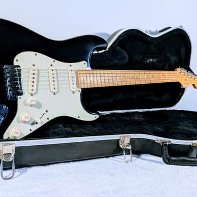 2002 Fender American Deluxe Stratocaster with Maple Fretboard - Montego Black image 2