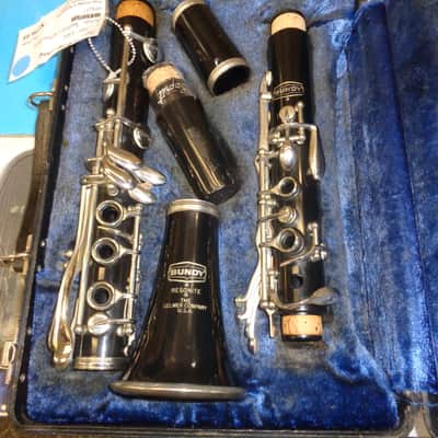 used Bundy Resonite Bb Student Clarinet with case + mouthpiece Recently serviced image 2