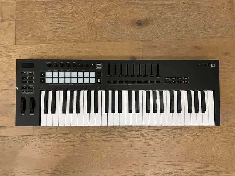Novation Launchkey 49 MKIII MIDI Keyboard Controller 2020 - Present - Black image 1
