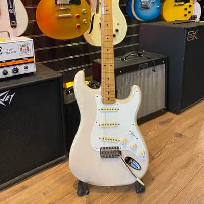 Fender Vintera '50s Stratocaster with Maple Fretboard 2019 - 2023 - White Blonde image 2
