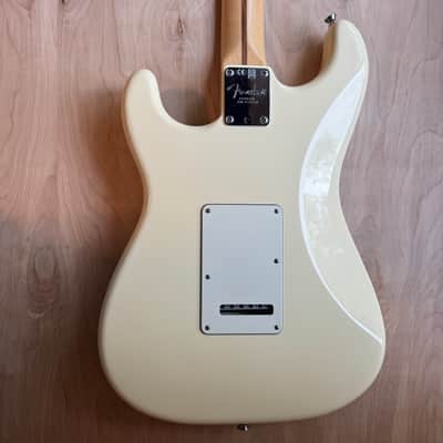 Fender American Standard Stratocaster with Maple Fretboard 2008 - 2016 - Olympic White image 3