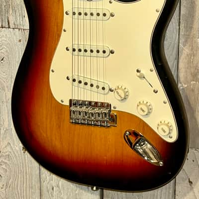 Rare 1986 Fender American Vintage '62 Stratocaster - 3-Color Sunburst, Wicked Kool Vintage Stratocaster! Pro Set Up and Ships Fast! image 5