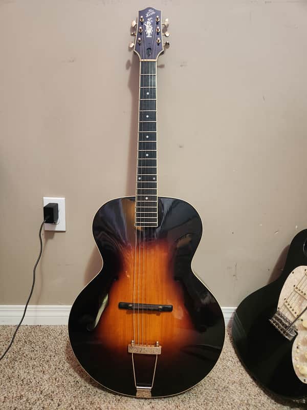 The Loar LH-700