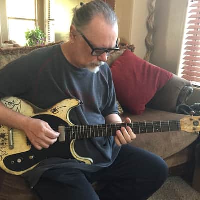 Loïc Le Pape Mosteel J.Ramone Tribute Guitar (Signed By Joe Perry, Alice Cooper And Others) image 8