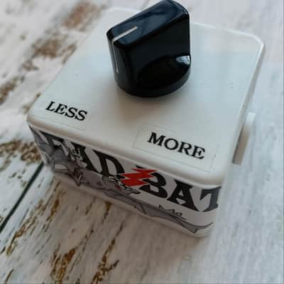Alchemy Audio "Dead Bat" Dying 9 Volt Battery Simulator Effect Pedal Voltage Sag image 1