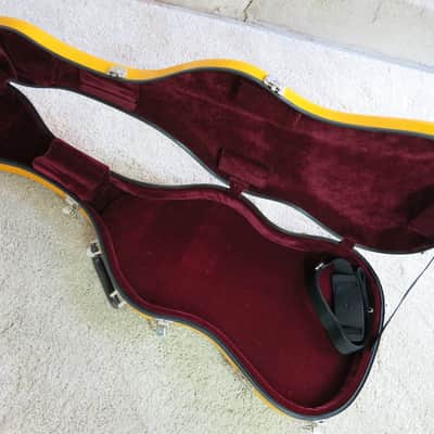Eastman Fiberglass Guitar Case Yellow 39X14X3 Fits Fender Gibson Ibanez Telecaster Strats Les Paul image 9