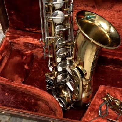 SUMMER DEAL PRO VERSION "MADE EXPRESSLY" FOR F. E. OLDS EARLY L.A PARISIAN ALTO SAXOPHONE (NOT "AMBASSADOR" CHEAP LATER ONE) ORIGINAL LACQUER NEWER PADS BRILHART MPC , NICE CASE, EXTRAS made france image 4