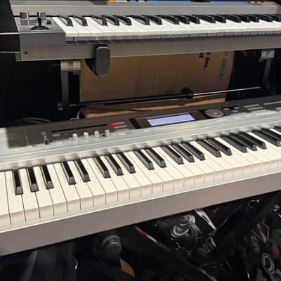 Korg Triton LE 88-Key 62-Voice Polyphonic Workstation 2000 -2002 - Silver