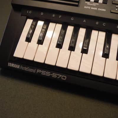 Yamaha PSS-570 Classic FM Synthesizer Keyboard image 3