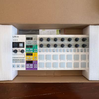 Arturia Beatstep Pro 2025