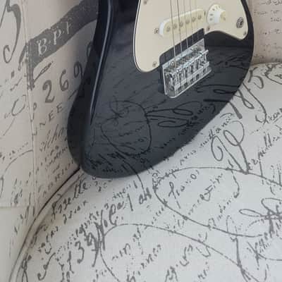 Mini Harmony electric travel guitar short scale image 4